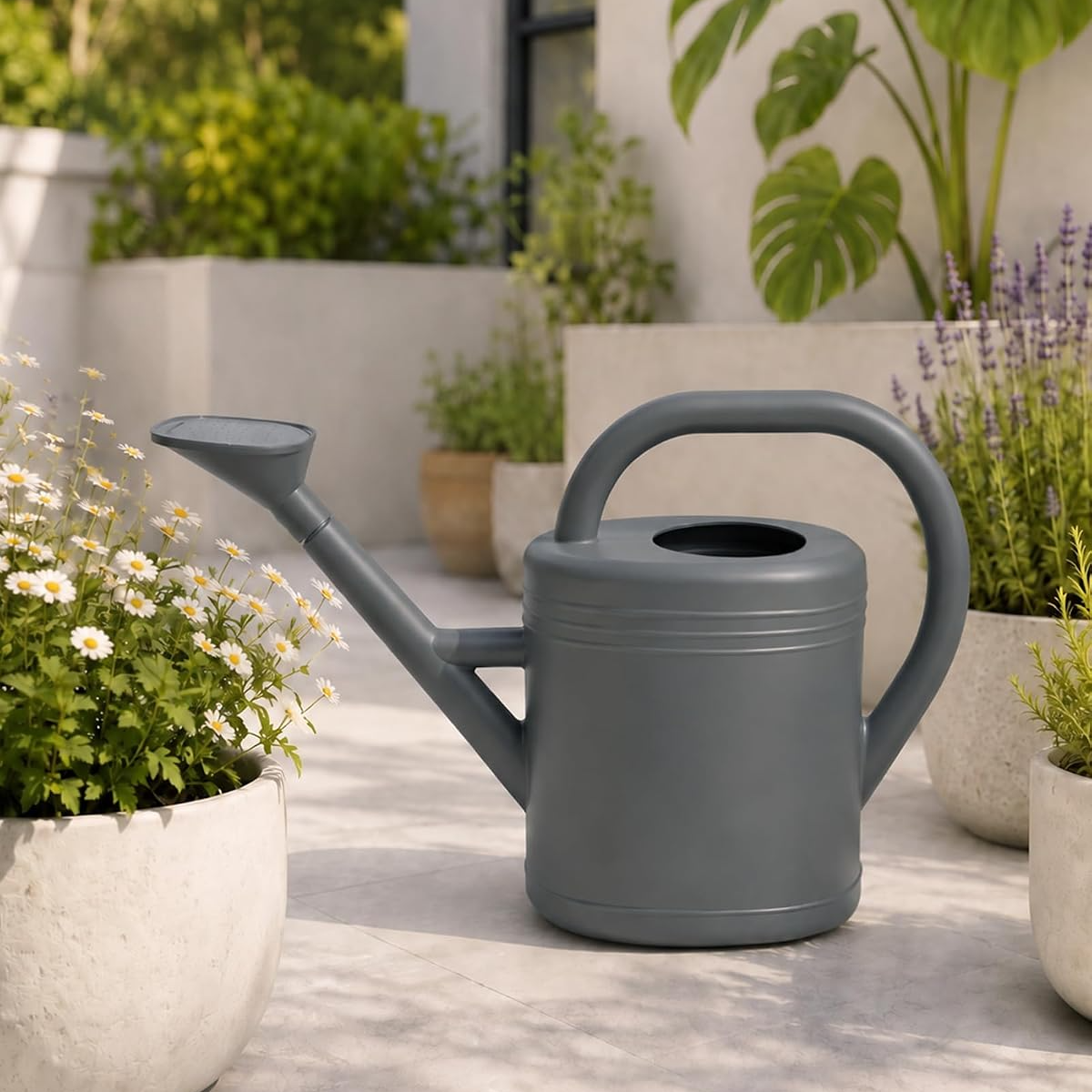 Regador de 3,8 L com bico amovível e sistema antigotejamento – Cinzento