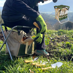 Conjunto de jardinagem com banco dobrável, saco com fecho e 5 ferramentas com cabos de madeira