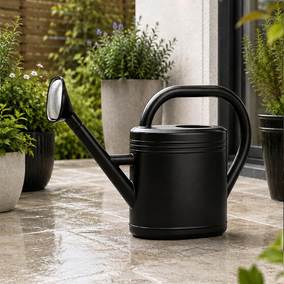 Regador de 3,8 L com bico amovível e sistema antigotejamento – Preto